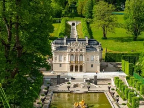 Private Mini Van Tour to Neuschwanstein Castle, Linderhof, Ettal & Oberammergau